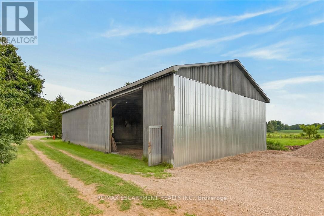 7011 Dickenson Road E, Hamilton, ON - Outdoor