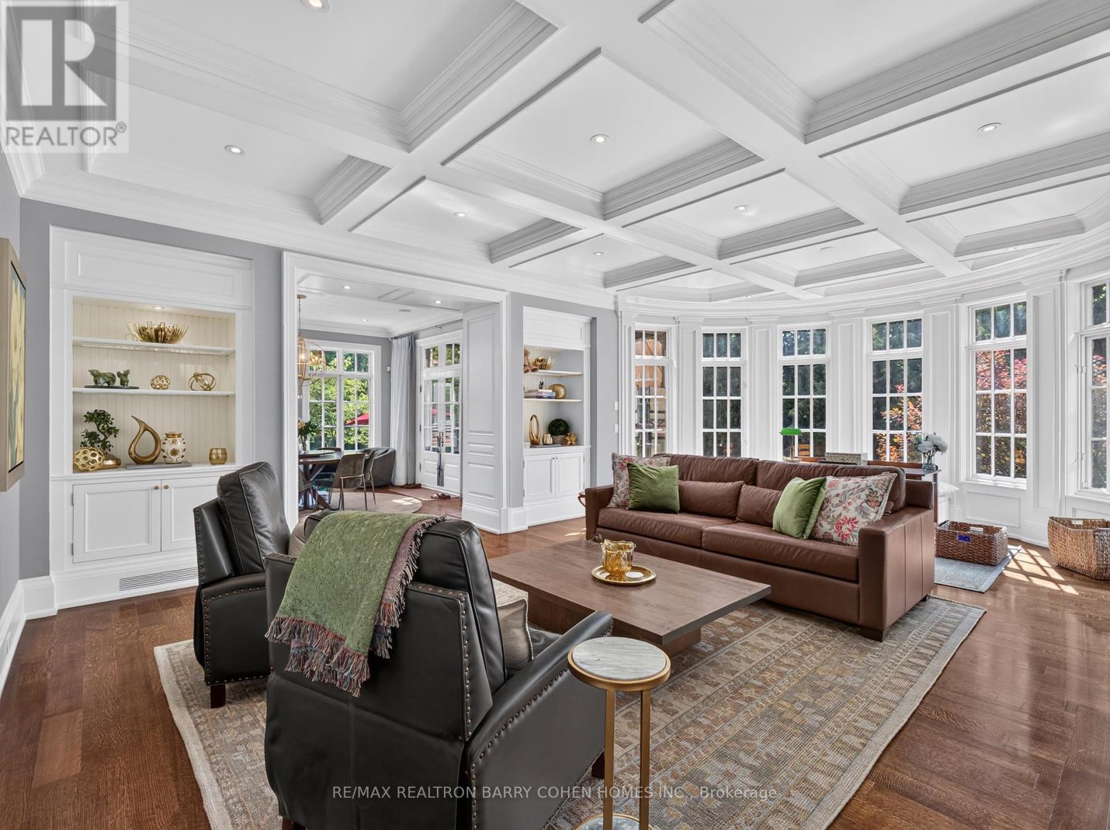 21 Don Ridge Drive, Toronto, ON - Indoor Photo Showing Living Room
