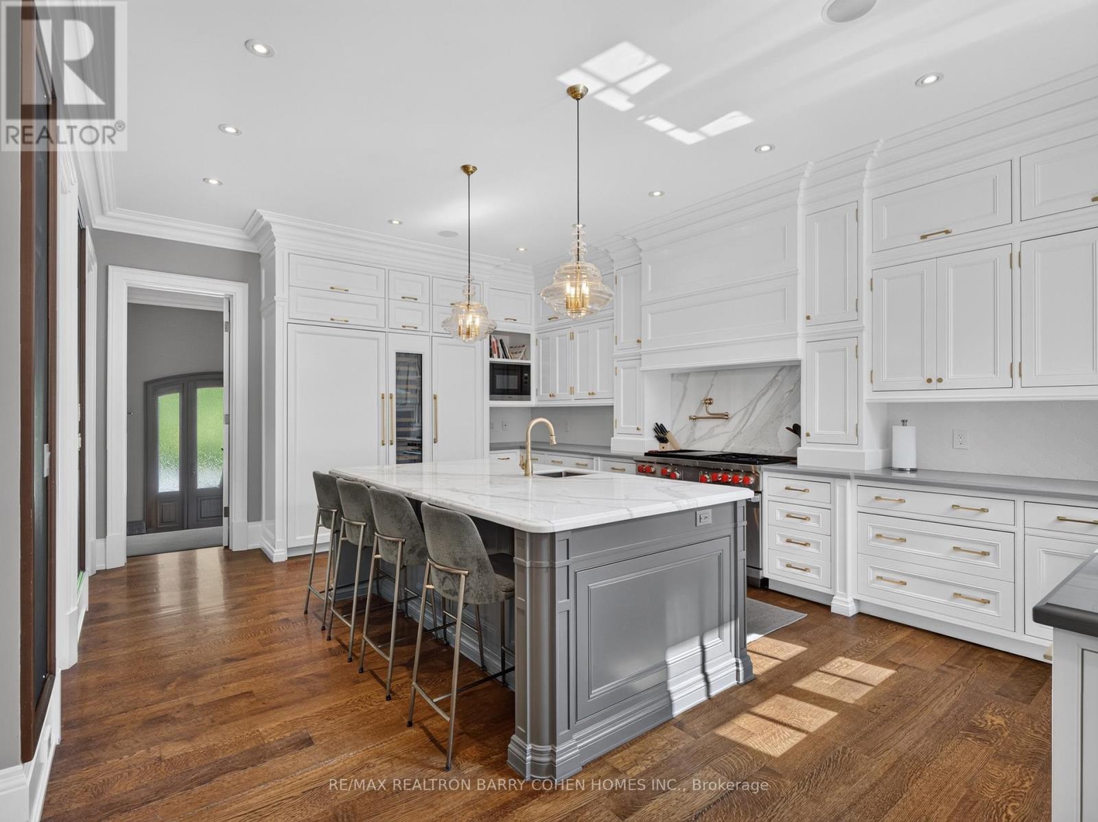 21 Don Ridge Drive, Toronto, ON - Indoor Photo Showing Kitchen With Upgraded Kitchen
