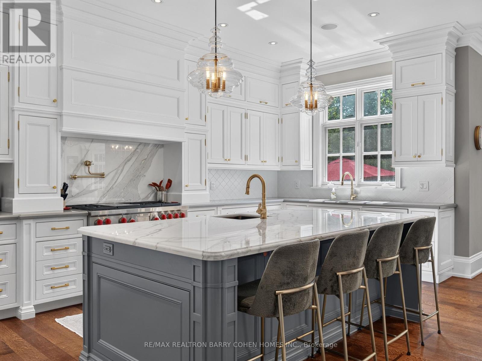 21 Don Ridge Drive, Toronto, ON - Indoor Photo Showing Kitchen With Upgraded Kitchen