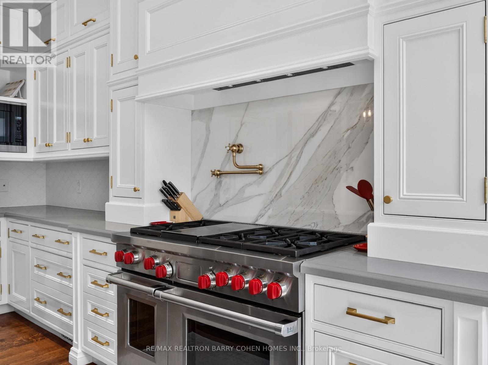 21 Don Ridge Drive, Toronto, ON - Indoor Photo Showing Kitchen
