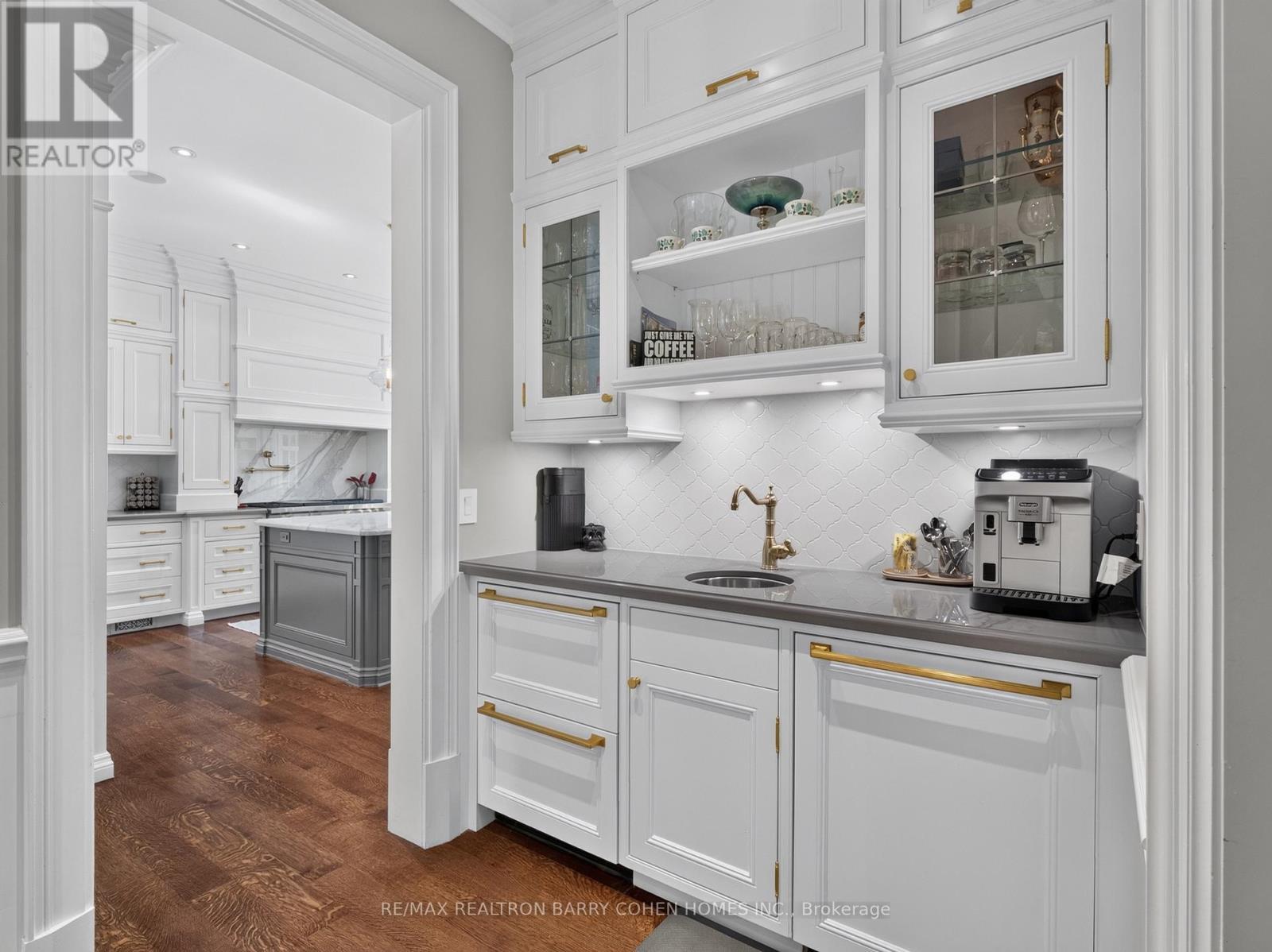 21 Don Ridge Drive, Toronto, ON - Indoor Photo Showing Kitchen With Upgraded Kitchen