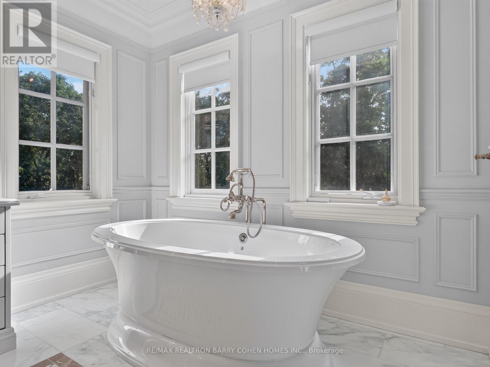 21 Don Ridge Drive, Toronto, ON - Indoor Photo Showing Bathroom