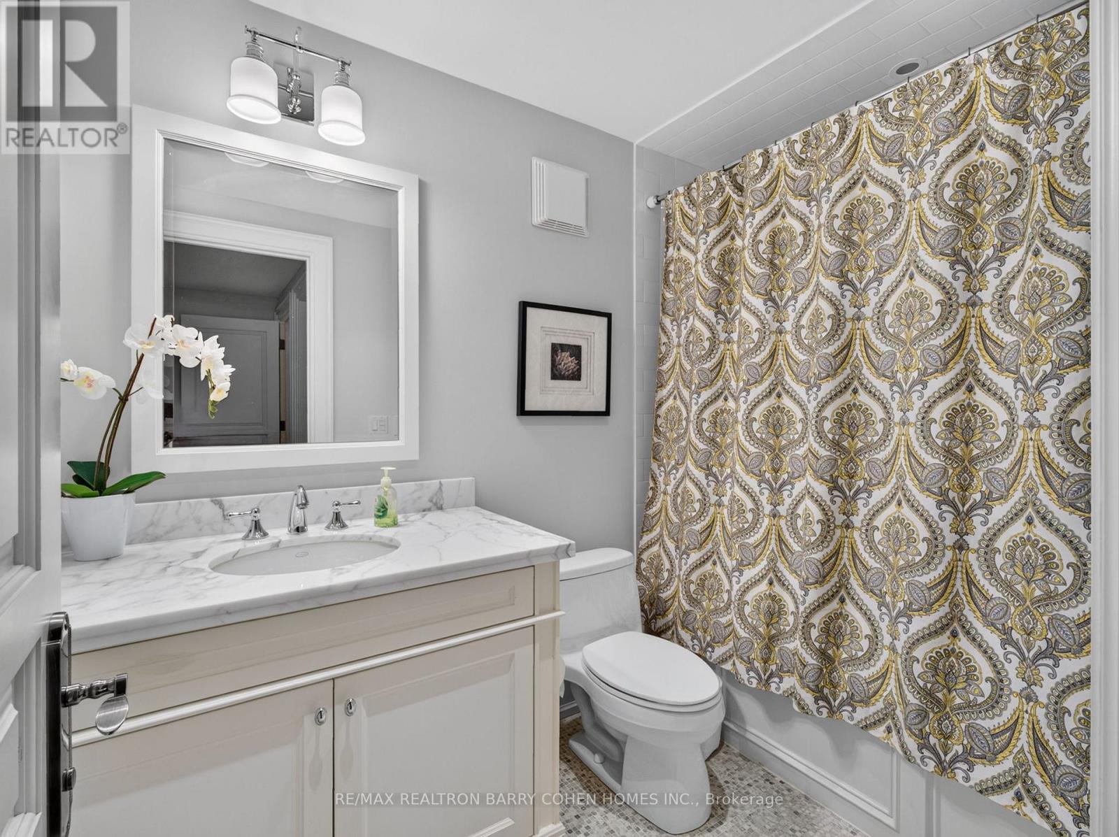 21 Don Ridge Drive, Toronto, ON - Indoor Photo Showing Bathroom