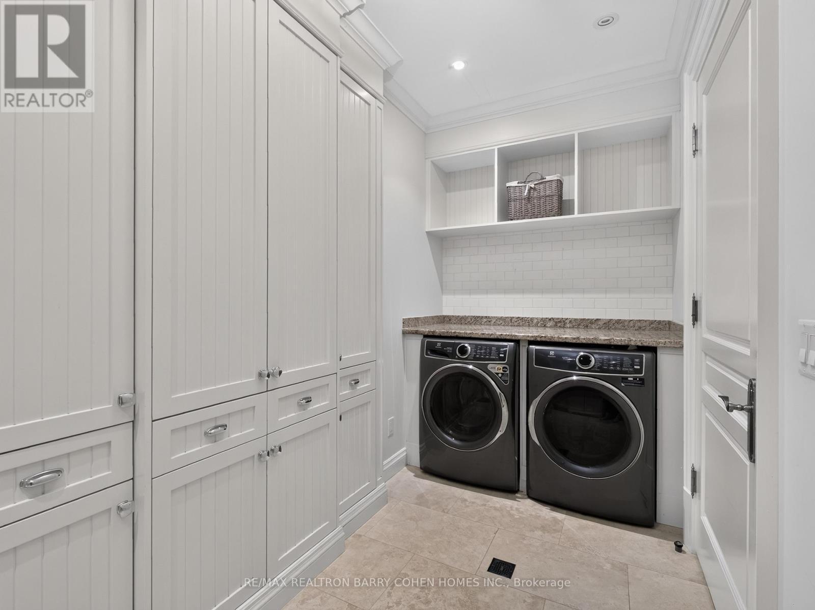21 Don Ridge Drive, Toronto, ON - Indoor Photo Showing Laundry Room