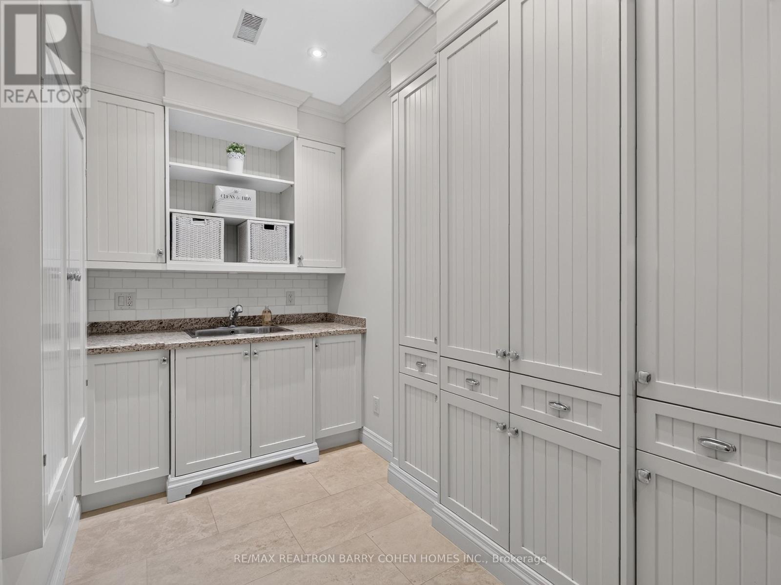 21 Don Ridge Drive, Toronto, ON - Indoor Photo Showing Other Room