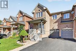 82 BURGESS CRESCENT Newmarket, ON L3X 2T8