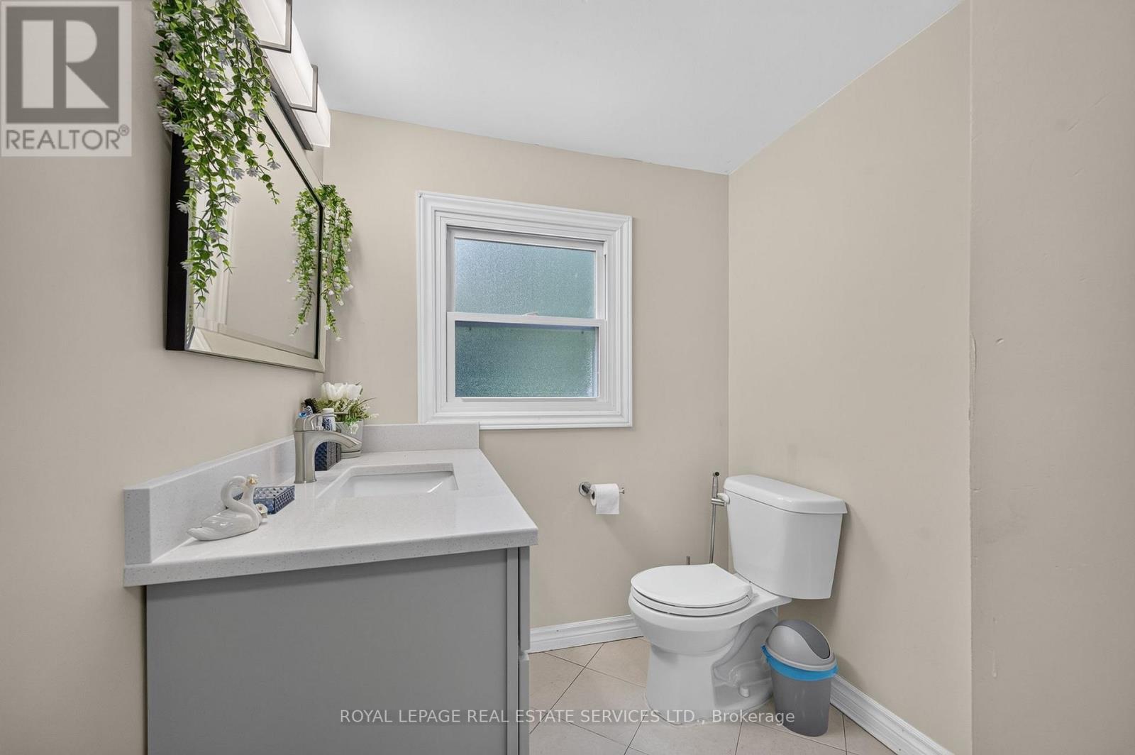62 Erie Avenue, Hamilton, ON - Indoor Photo Showing Bathroom