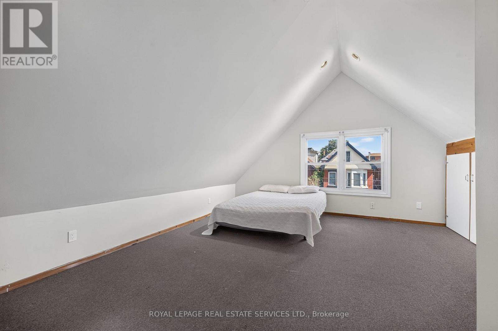 62 Erie Avenue, Hamilton, ON - Indoor Photo Showing Other Room