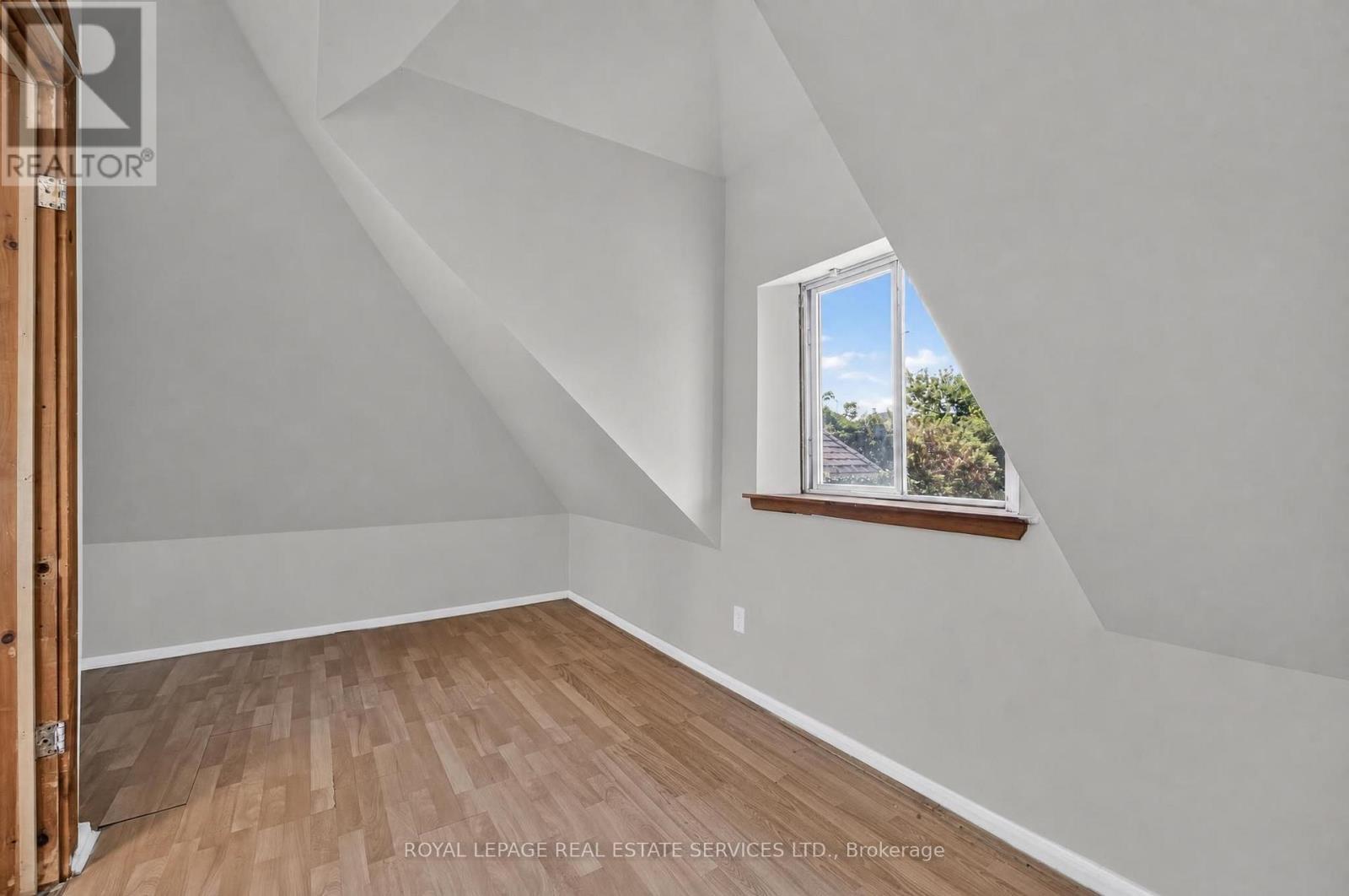 62 Erie Avenue, Hamilton, ON - Indoor Photo Showing Other Room