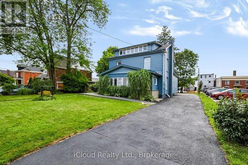 Private Driveway - 654 Duke Street, Cambridge, ON 