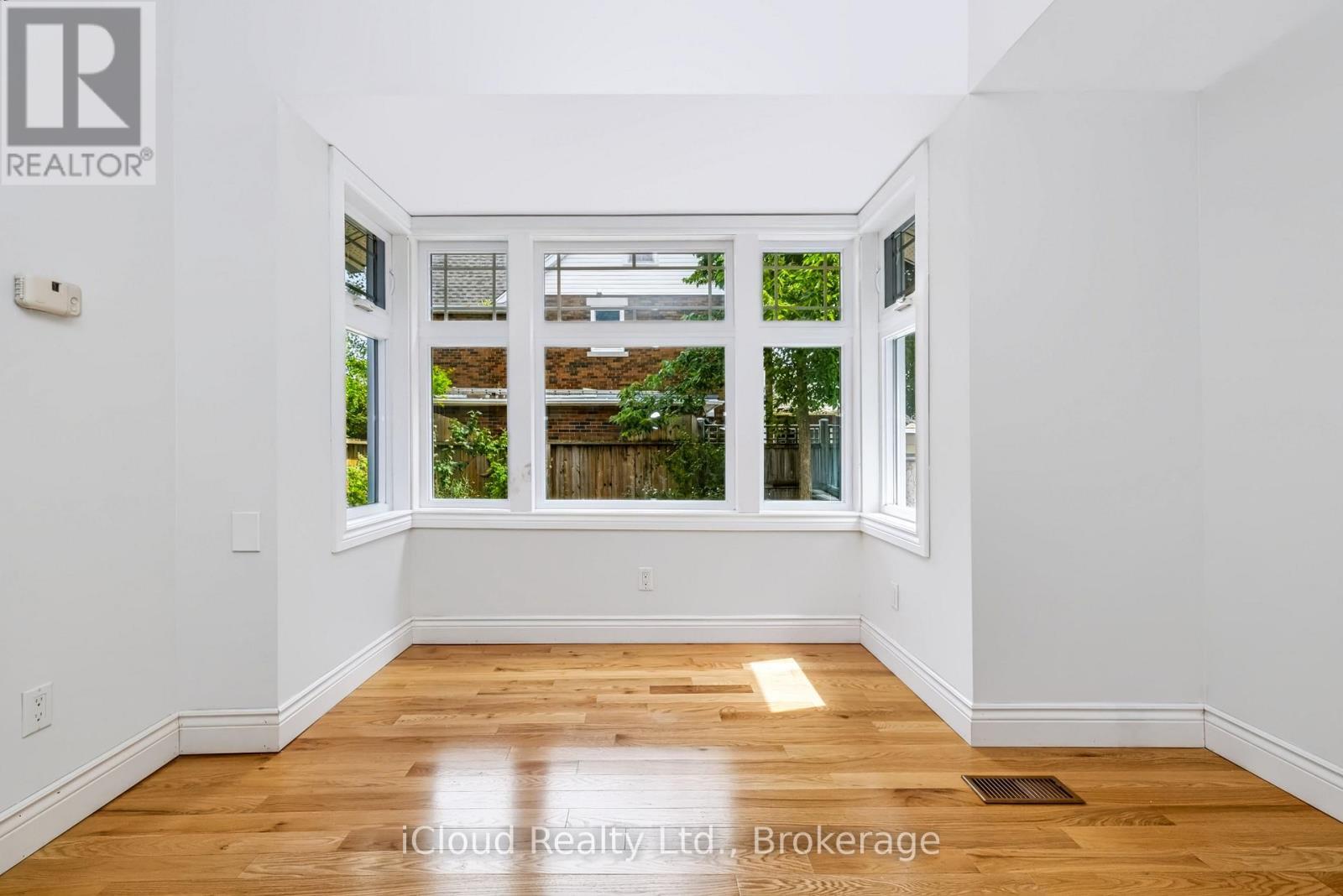 Living Area - 654 Duke Street, Cambridge, ON