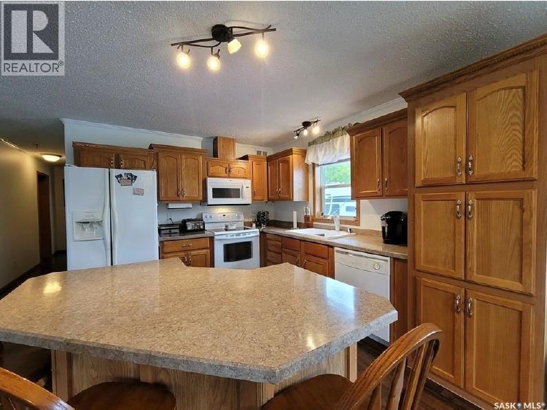 210 4Th Street E, Meadow Lake, SK