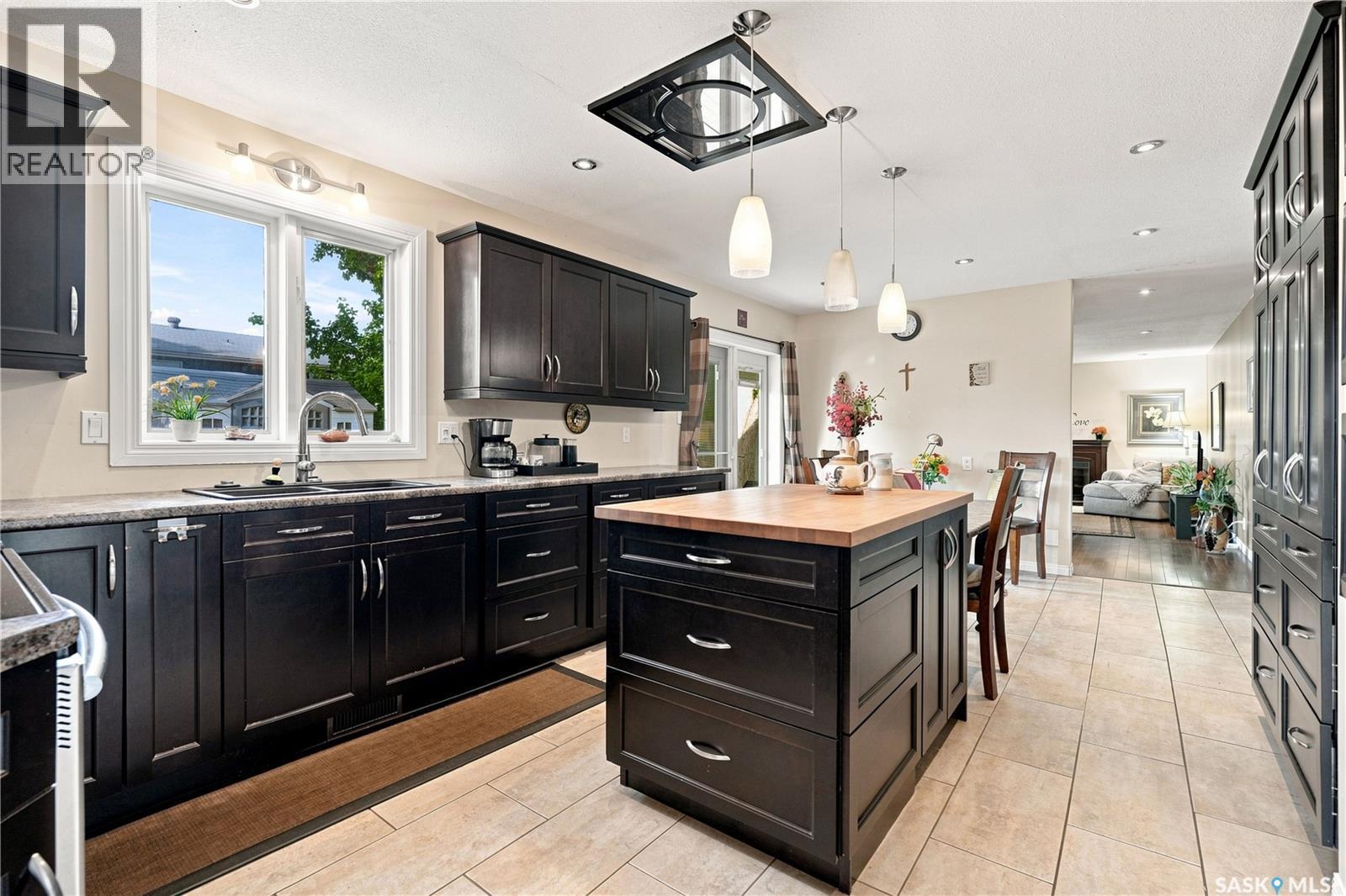 30 Roborecki Terrace, Saskatoon, SK - Indoor Photo Showing Kitchen With Double Sink With Upgraded Kitchen