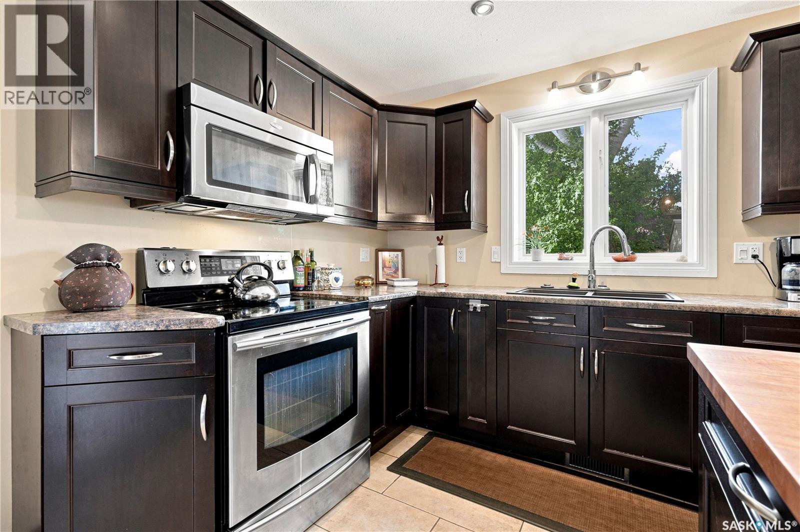 30 Roborecki Terrace, Saskatoon, SK - Indoor Photo Showing Kitchen With Double Sink With Upgraded Kitchen