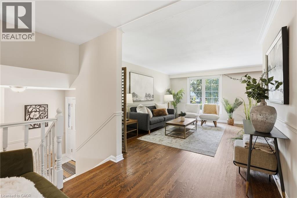 635 Ramsgate Road, Burlington, ON - Indoor Photo Showing Living Room