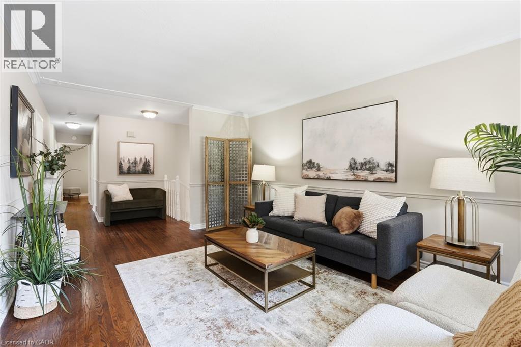 635 Ramsgate Road, Burlington, ON - Indoor Photo Showing Living Room