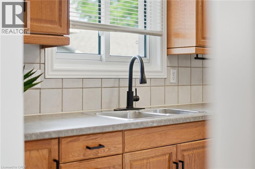 635 Ramsgate Road, Burlington, ON - Indoor Photo Showing Kitchen With Double Sink