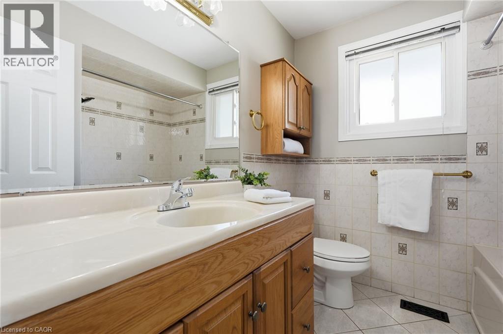 635 Ramsgate Road, Burlington, ON - Indoor Photo Showing Bathroom