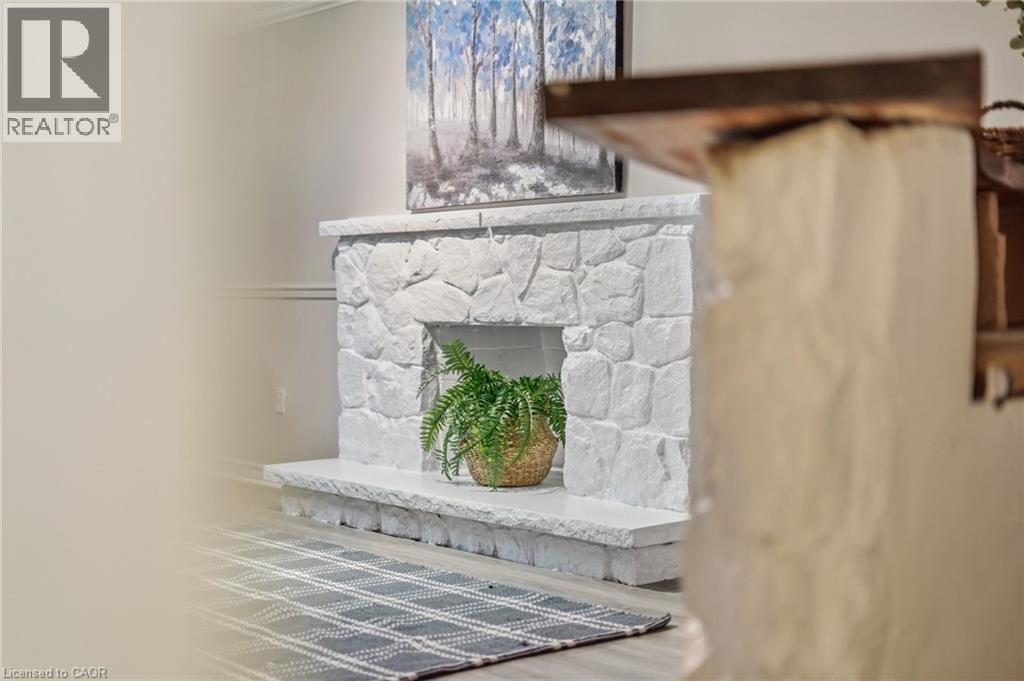 635 Ramsgate Road, Burlington, ON - Indoor Photo Showing Other Room With Fireplace