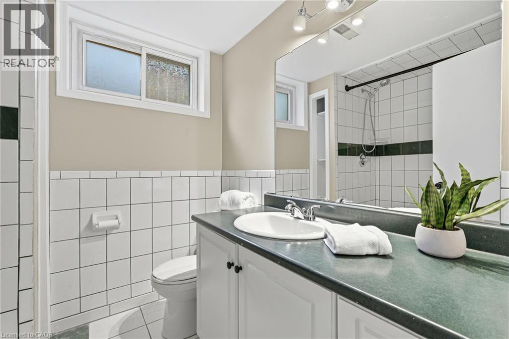 635 Ramsgate Road, Burlington, ON - Indoor Photo Showing Bathroom