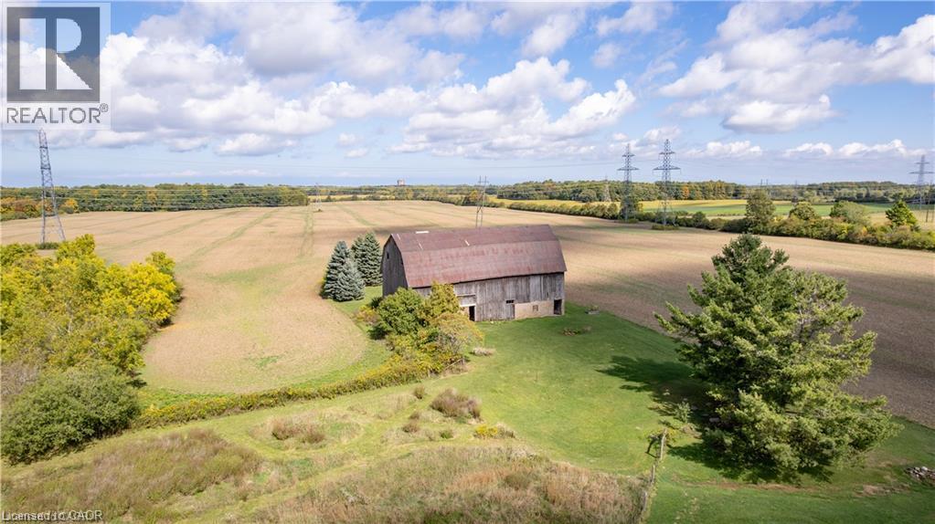 Expansive agricultural fields with a rustic barn structure - 2432 Seburn Road, Fonthill, ON - Outdoor With View