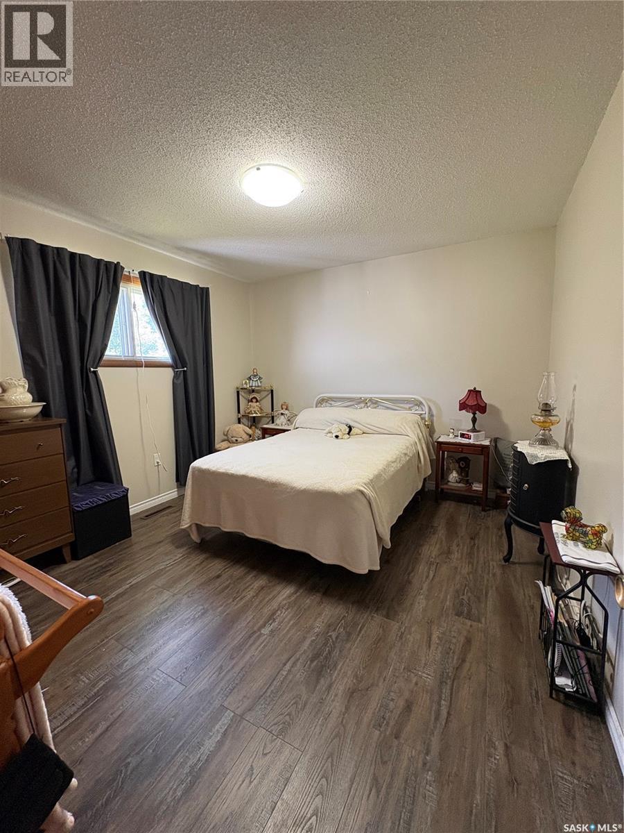 200 3Rd Street Ne, Ituna, SK - Indoor Photo Showing Bedroom