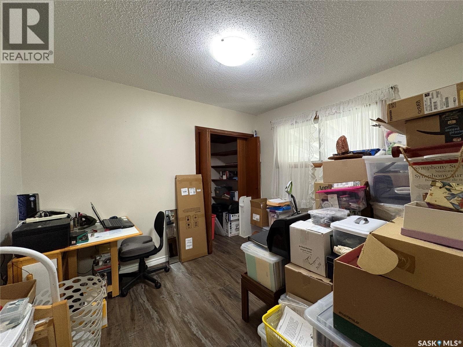 200 3Rd Street Ne, Ituna, SK - Indoor Photo Showing Office