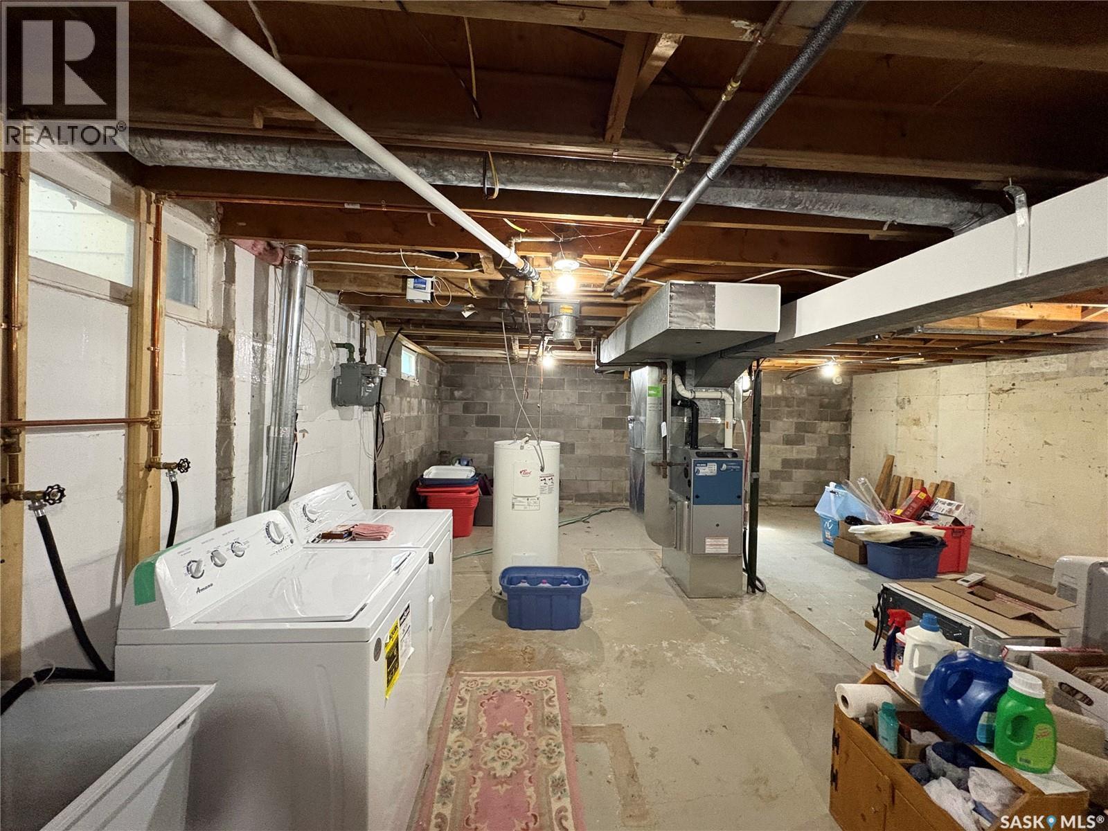 200 3Rd Street Ne, Ituna, SK - Indoor