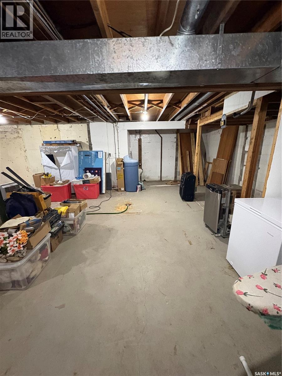 200 3Rd Street Ne, Ituna, SK - Indoor Photo Showing Basement