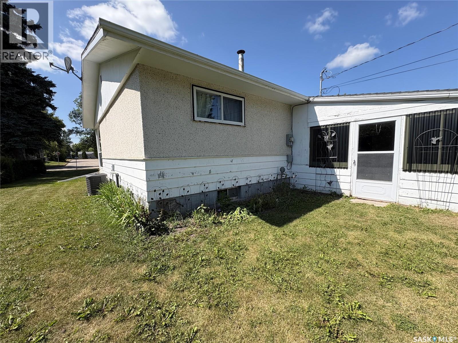 200 3Rd Street Ne, Ituna, SK - Outdoor