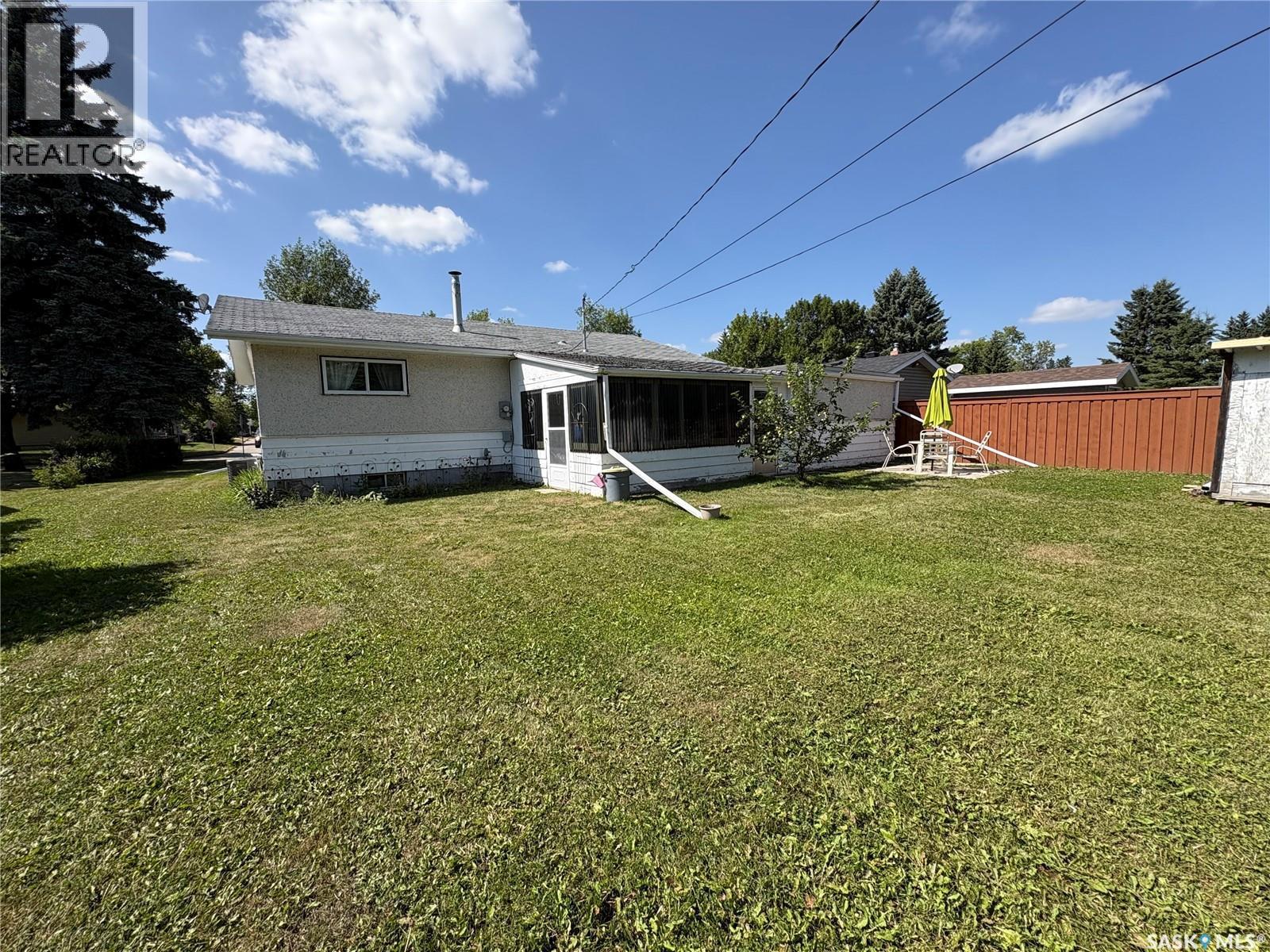 200 3Rd Street Ne, Ituna, SK - Outdoor