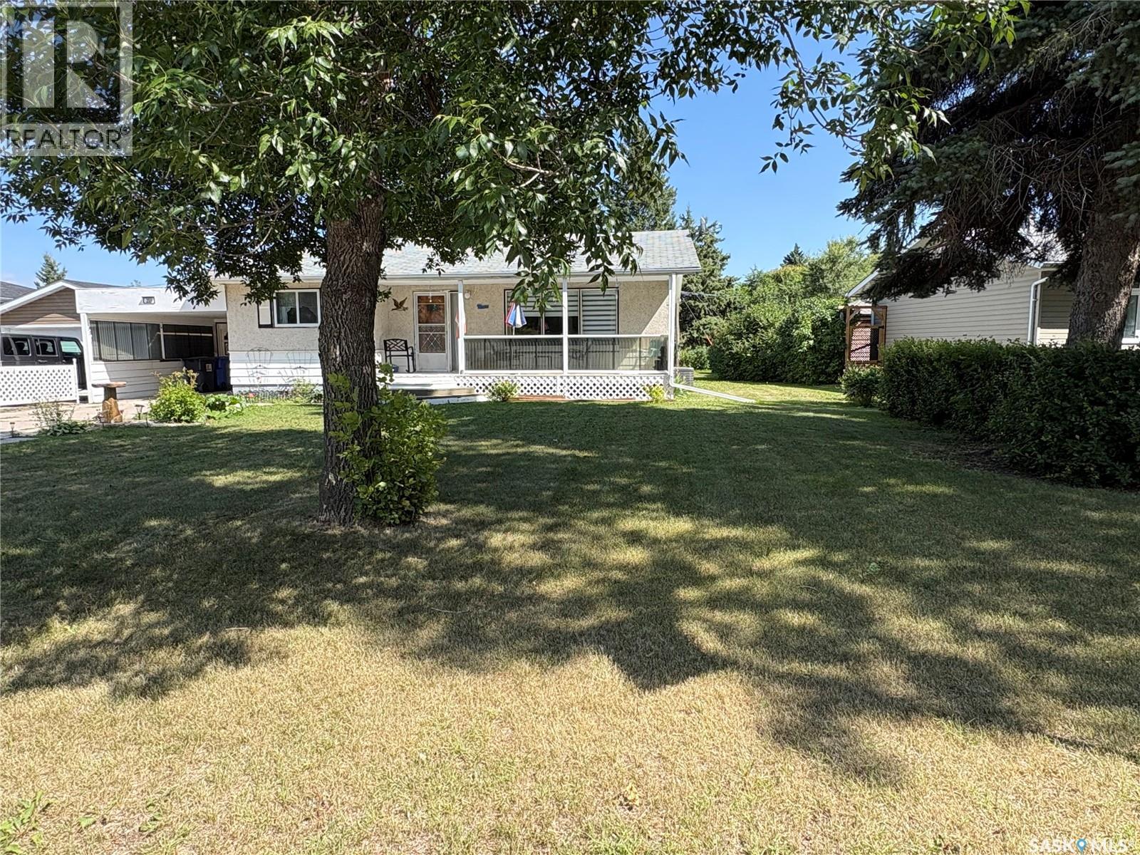 200 3Rd Street Ne, Ituna, SK - Outdoor