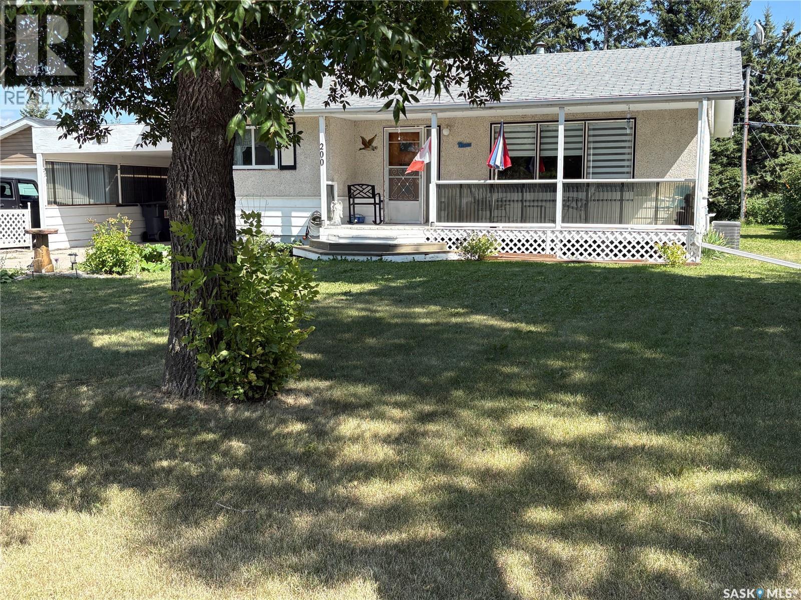 200 3Rd Street Ne, Ituna, SK - Outdoor With Deck Patio Veranda