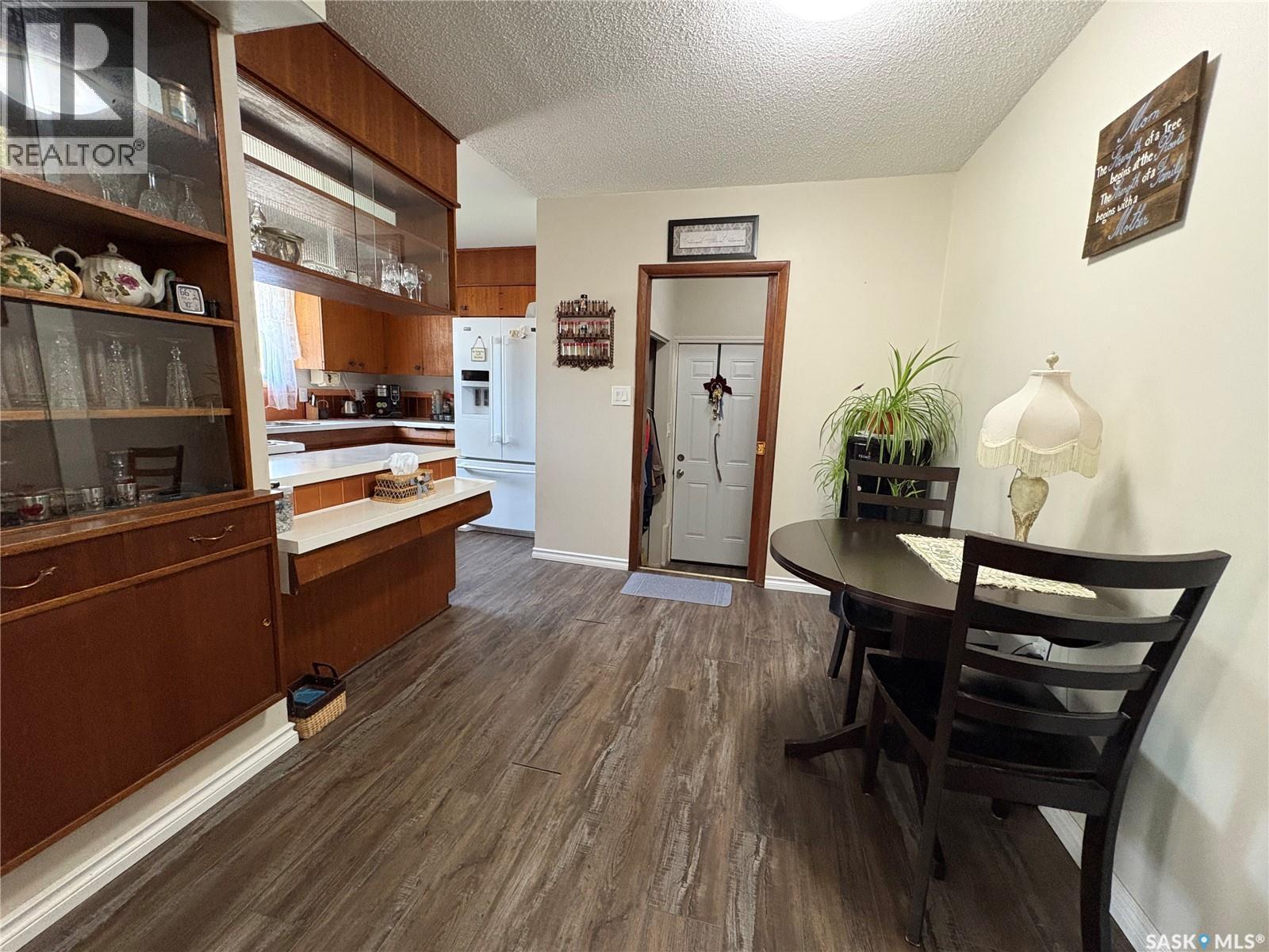 200 3Rd Street Ne, Ituna, SK - Indoor