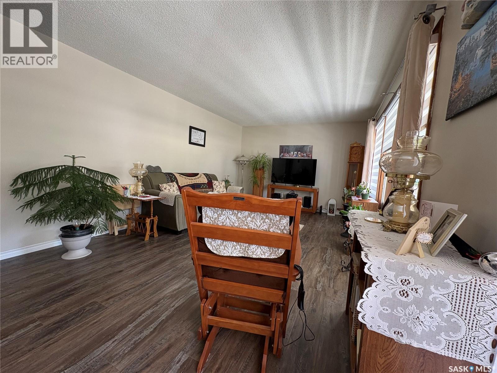 200 3Rd Street Ne, Ituna, SK - Indoor