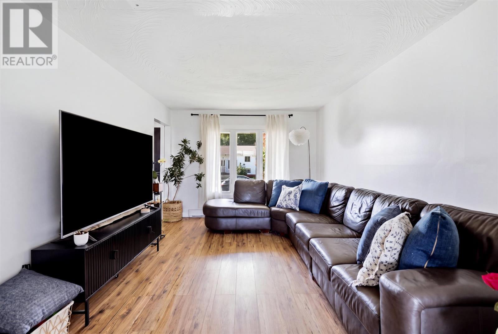 150A Mcfadden Ave, Sault Ste. Marie, ON - Indoor Photo Showing Living Room