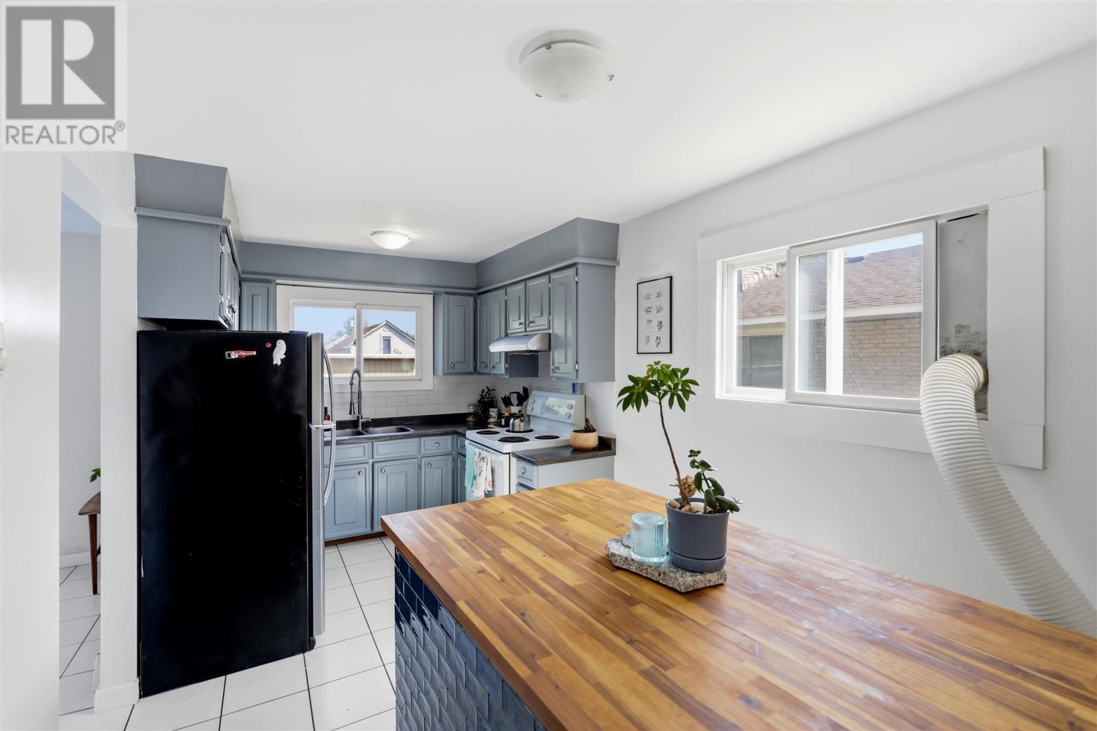 150A Mcfadden Ave, Sault Ste. Marie, ON - Indoor Photo Showing Kitchen With Double Sink