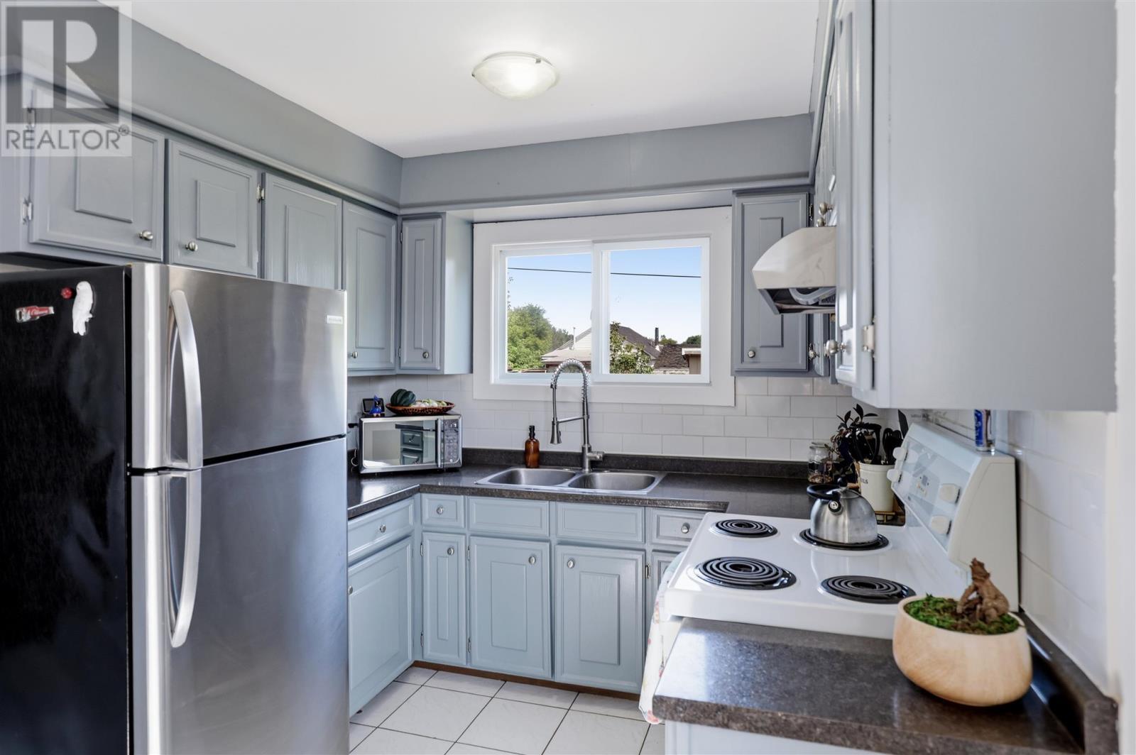 150A Mcfadden Ave, Sault Ste. Marie, ON - Indoor Photo Showing Kitchen With Double Sink