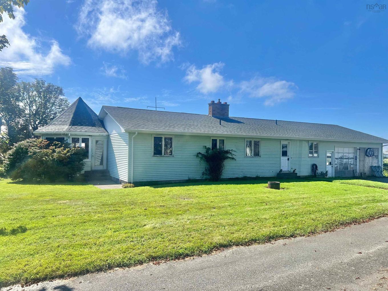355 Pleasant Street, Yarmouth, NS