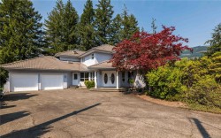 419 Scholey Cres Lake Cowichan, BC V0R 2G0