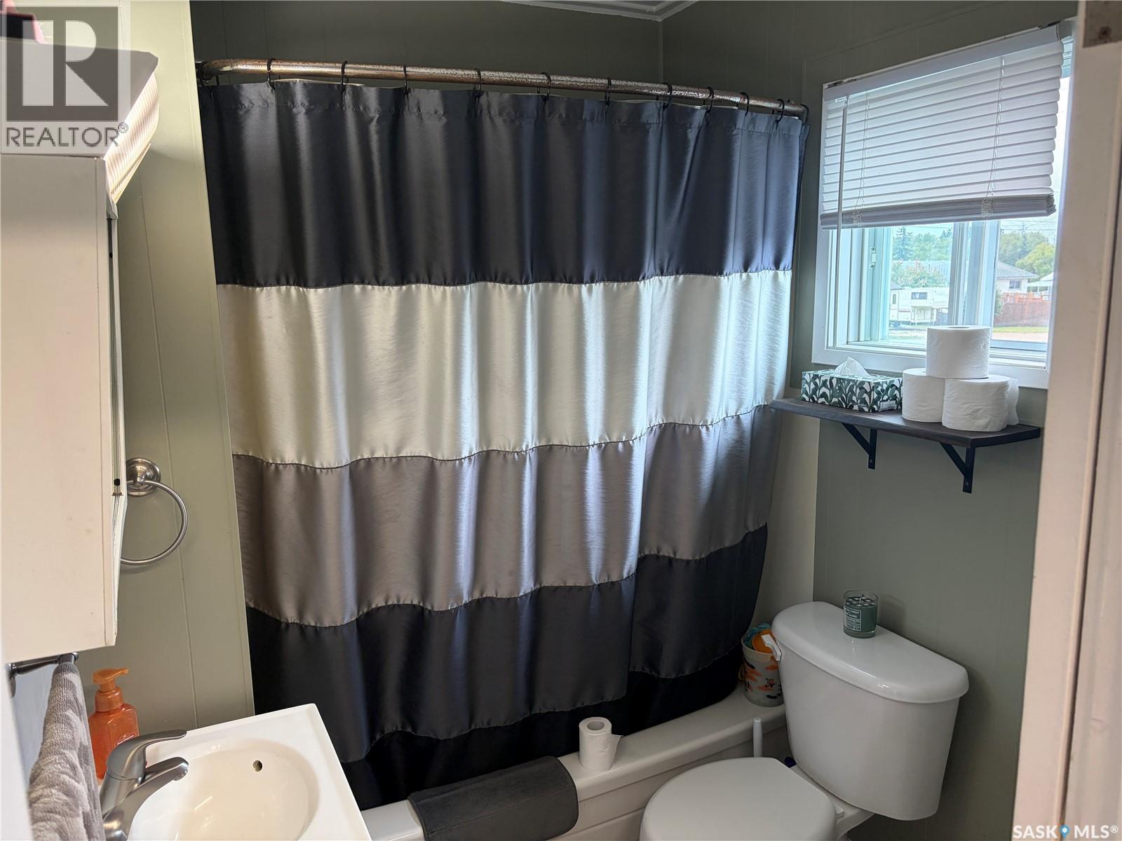 116 5Th Avenue N, Big River, SK - Indoor Photo Showing Bathroom