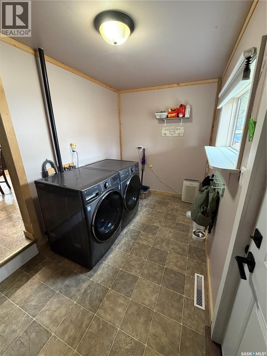 116 5Th Avenue N, Big River, SK - Indoor Photo Showing Laundry Room