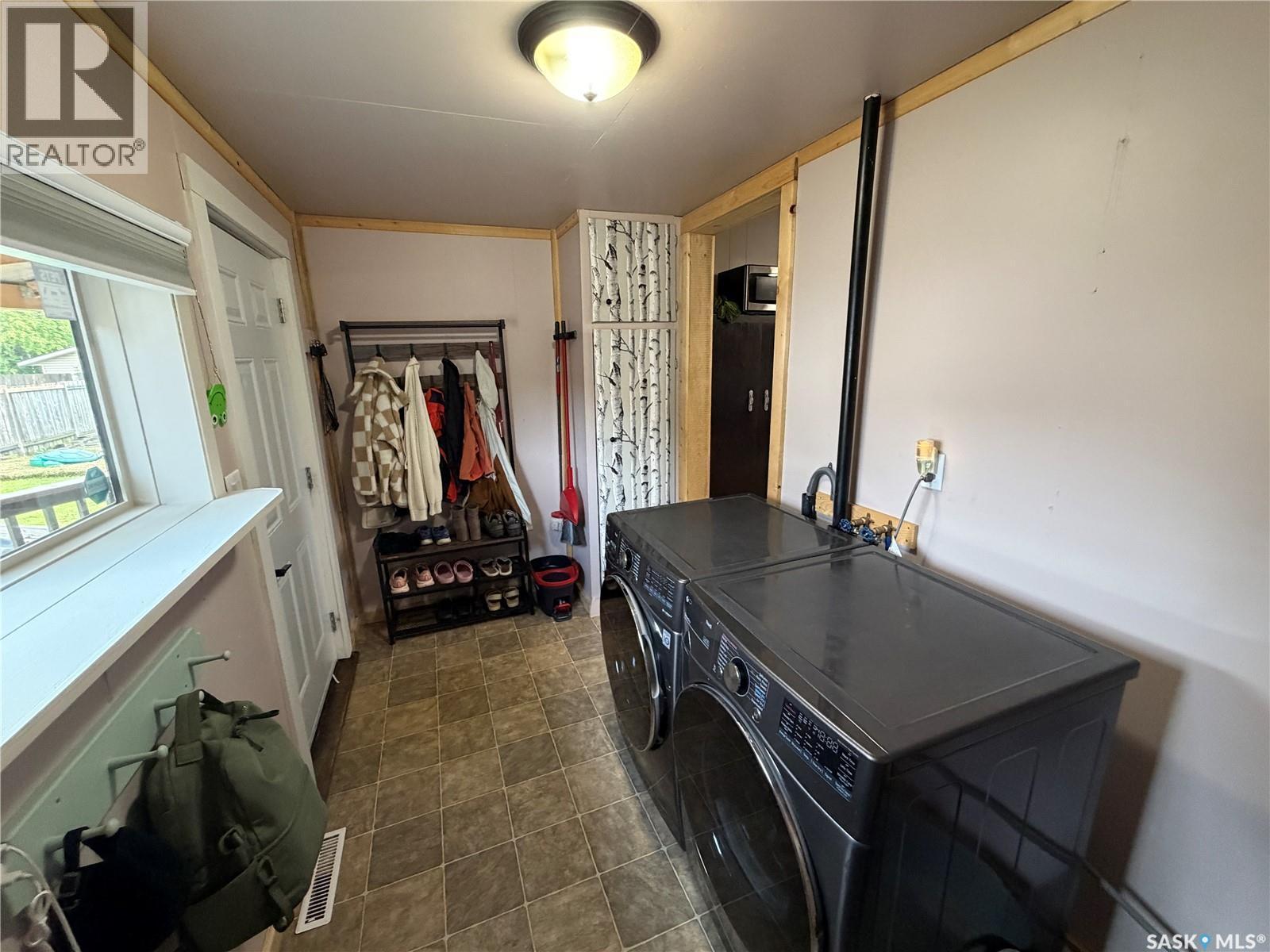 116 5Th Avenue N, Big River, SK - Indoor