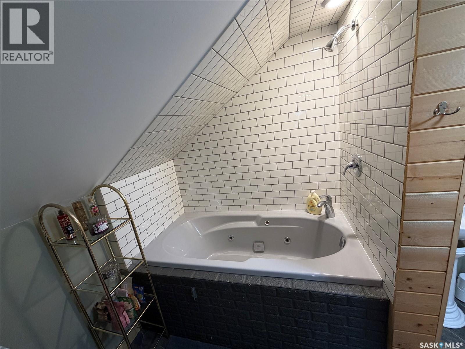 116 5Th Avenue N, Big River, SK - Indoor Photo Showing Bathroom