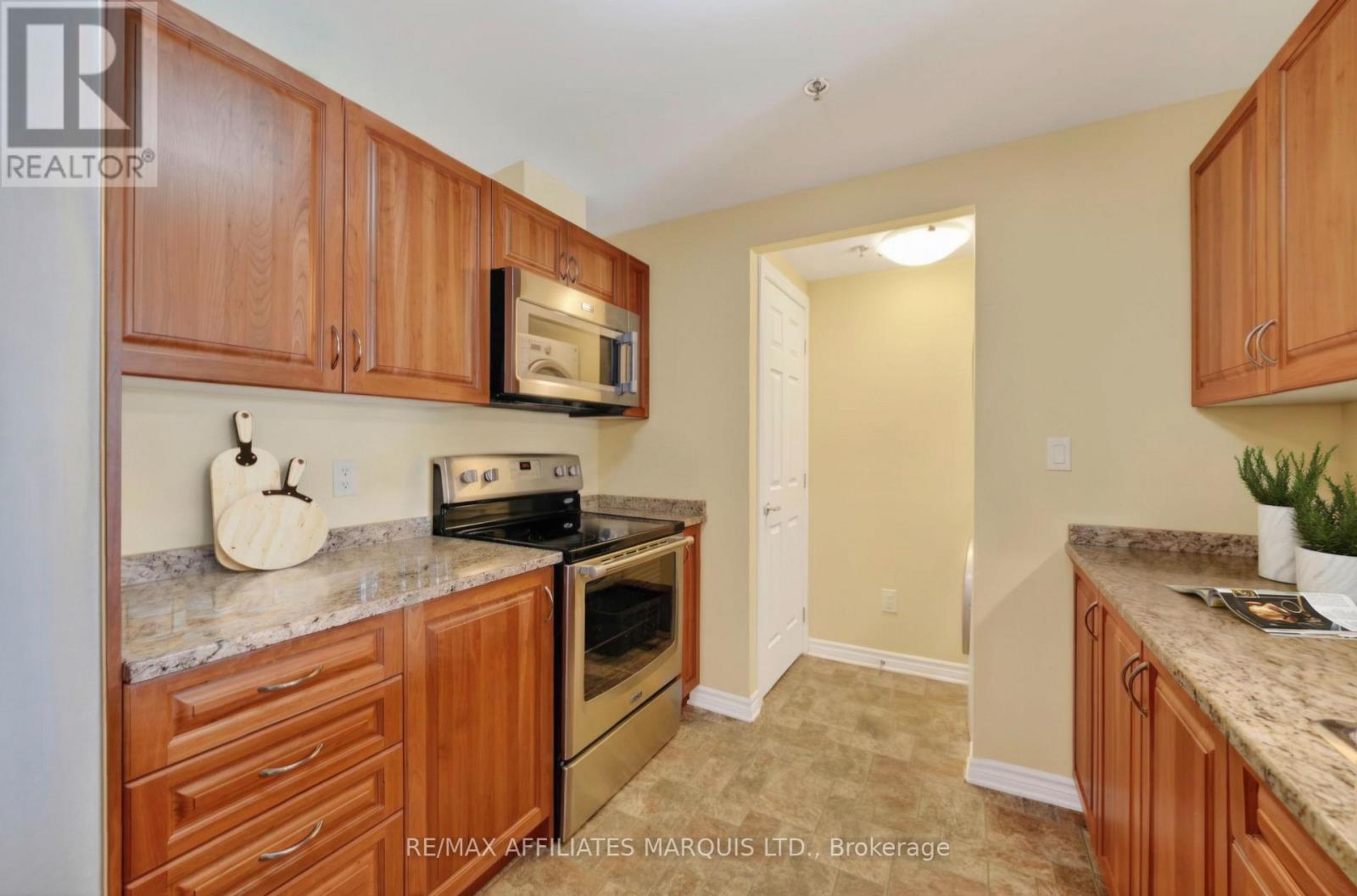 200 - 108 Second Street E, Cornwall, ON - Indoor Photo Showing Kitchen