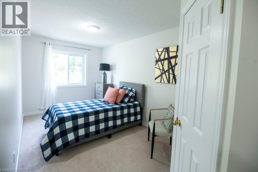 975 Strasburg Road Unit# 3, Kitchener, ON - Indoor Photo Showing Bedroom