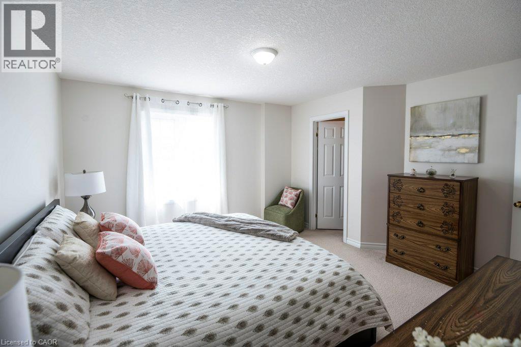 975 Strasburg Road Unit# 3, Kitchener, ON - Indoor Photo Showing Bedroom