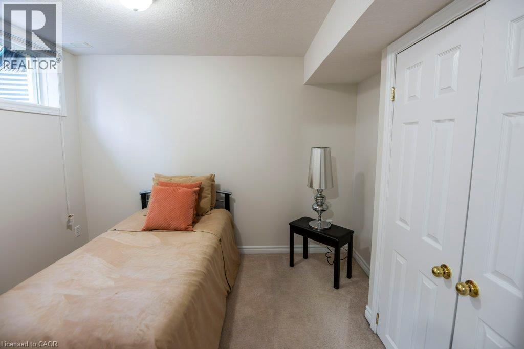 975 Strasburg Road Unit# 3, Kitchener, ON - Indoor Photo Showing Bedroom