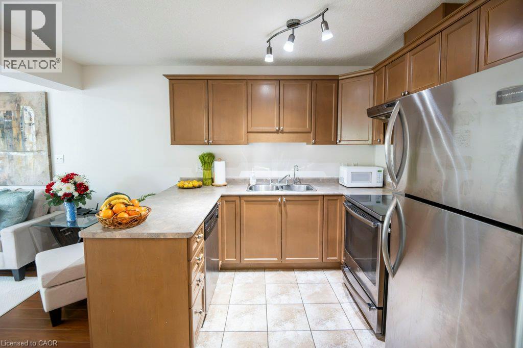 975 Strasburg Road Unit# 3, Kitchener, ON - Indoor Photo Showing Kitchen With Stainless Steel Kitchen With Double Sink
